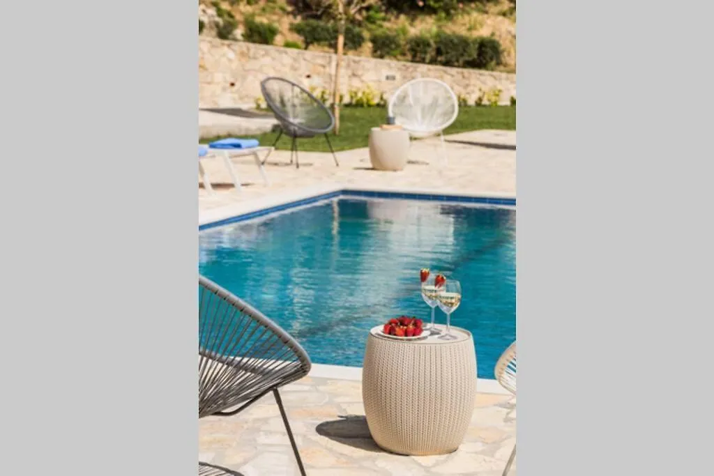 Eviono, Houses On The Hill Apartment Lixouri